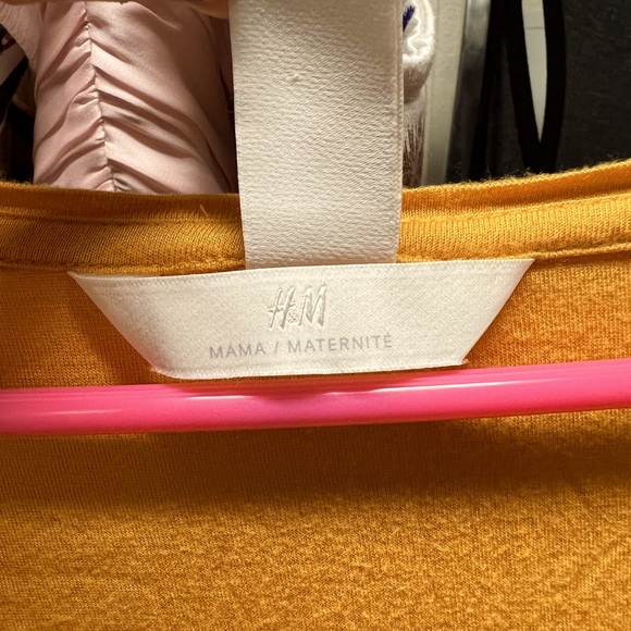 ✅4/$25✅ H&M Mustard Yellow Flutter Sleeve Maternity Tee - Picture 4 of 5
